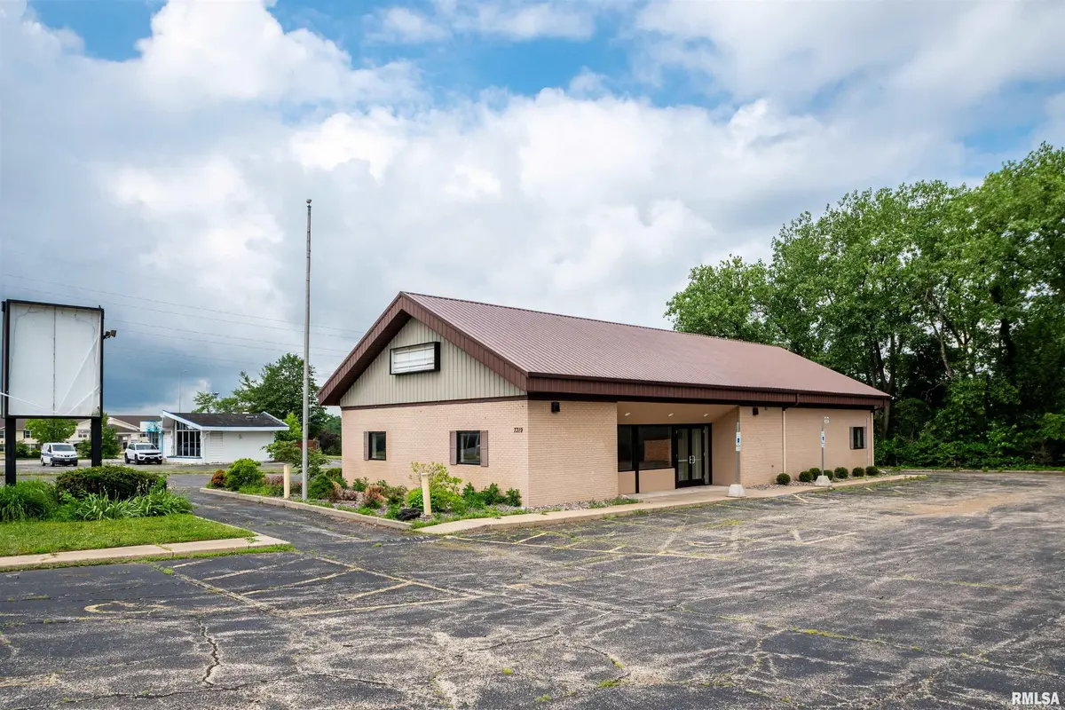 7319 N UNIVERSITY ST, Peoria, IL 61614