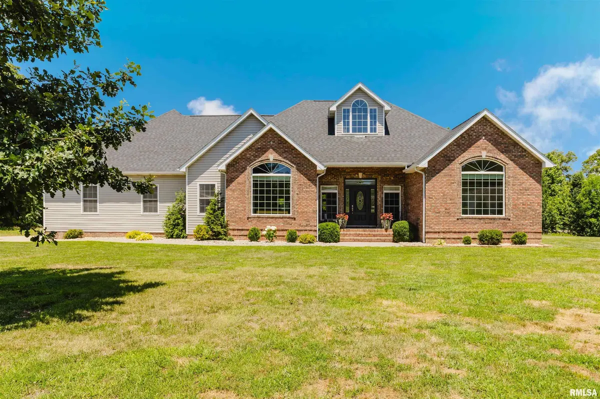 12003 Blue Sky DR, Marion, IL 62959