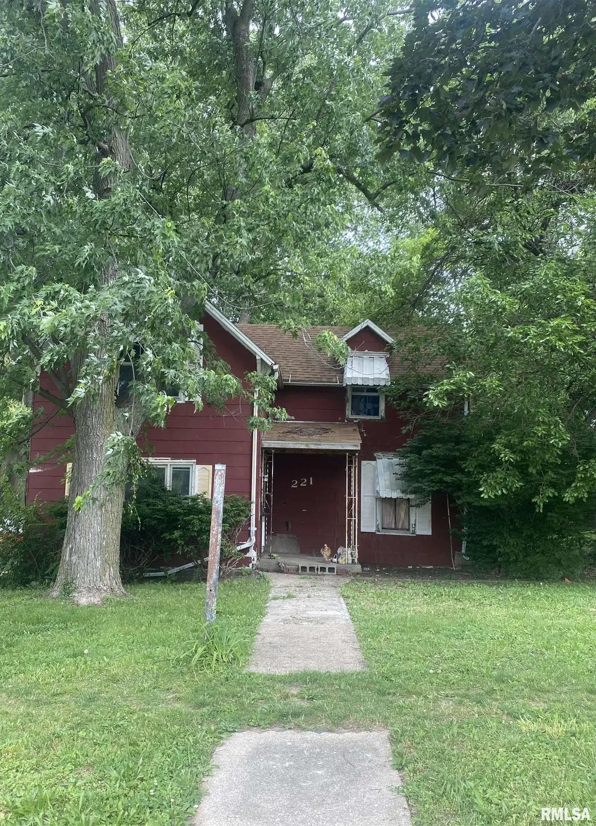 221 W PINE ST, Canton, IL 61520