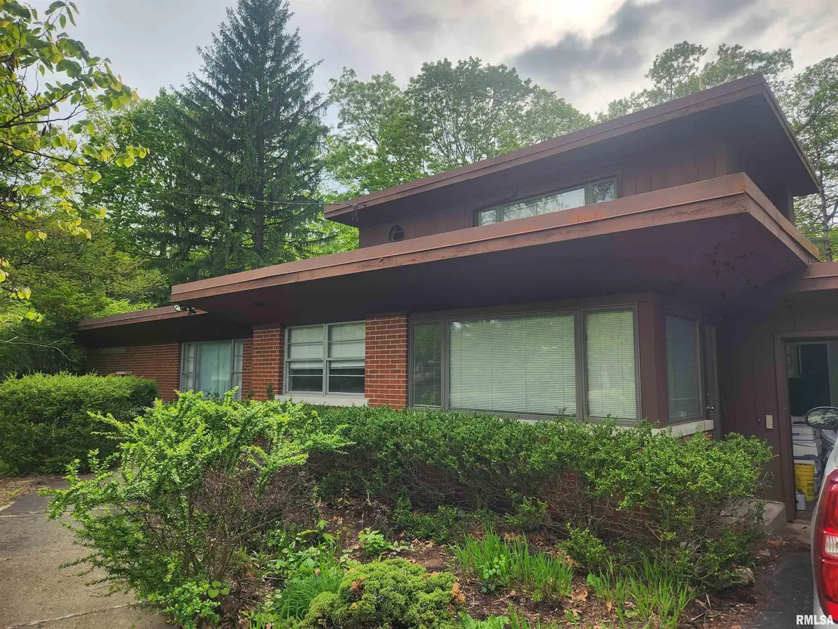 151 W DETWEILLER DR, Peoria, IL 61614