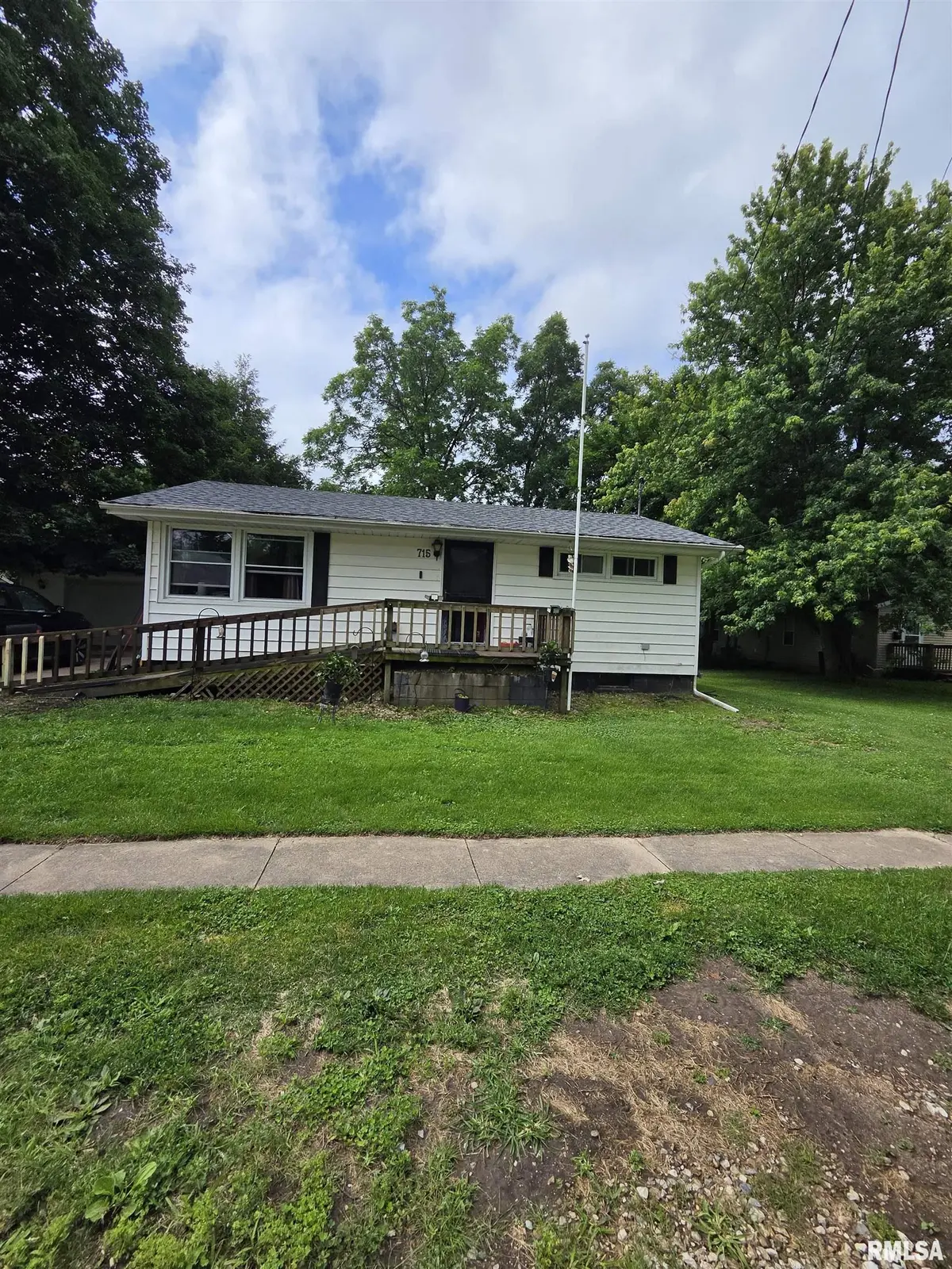 715 W AVENUE F, Lewistown, IL 61542