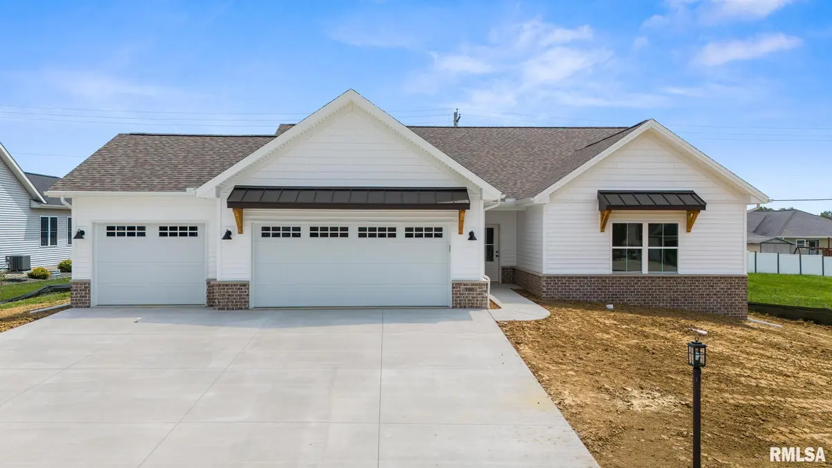 720 WELLINGTON DR, Washington, IL 61571