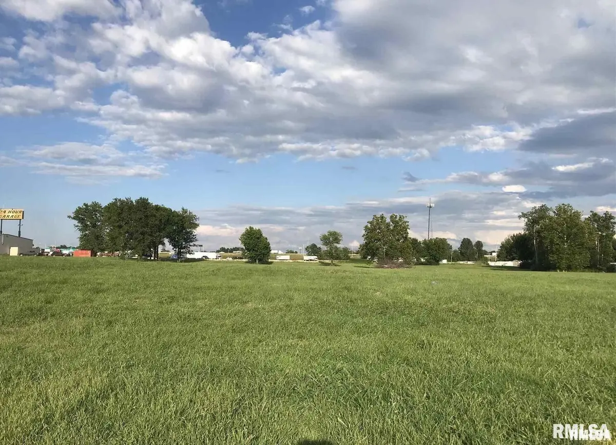 0000 Halfway RD, Marion, IL 62959