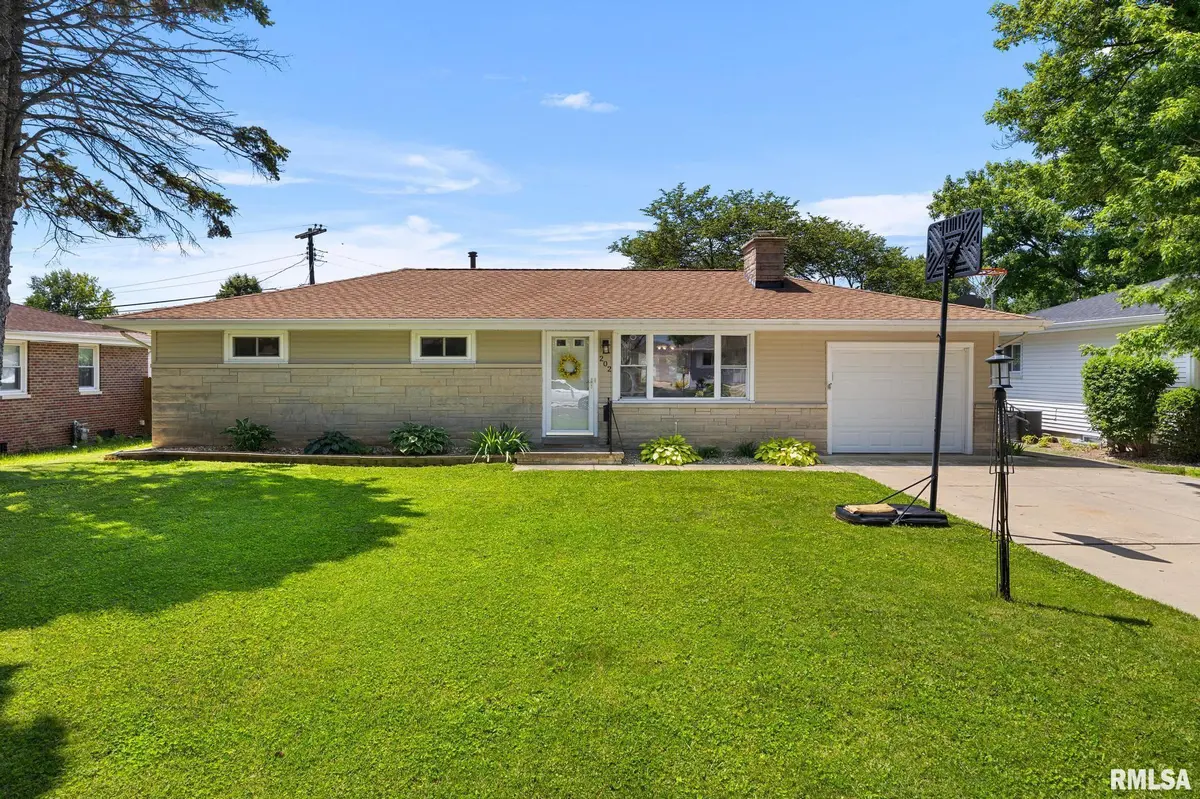 202 DEVONSHIRE RD, Washington, IL 61571