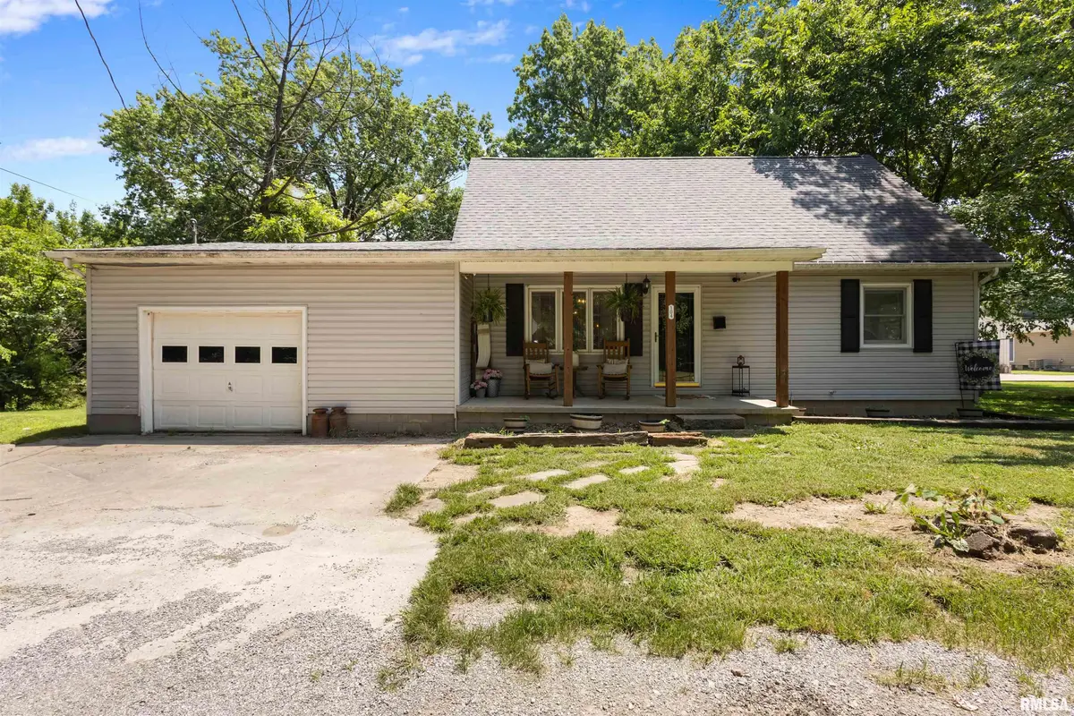 104 N JACKSON ST, Carterville, IL 62918