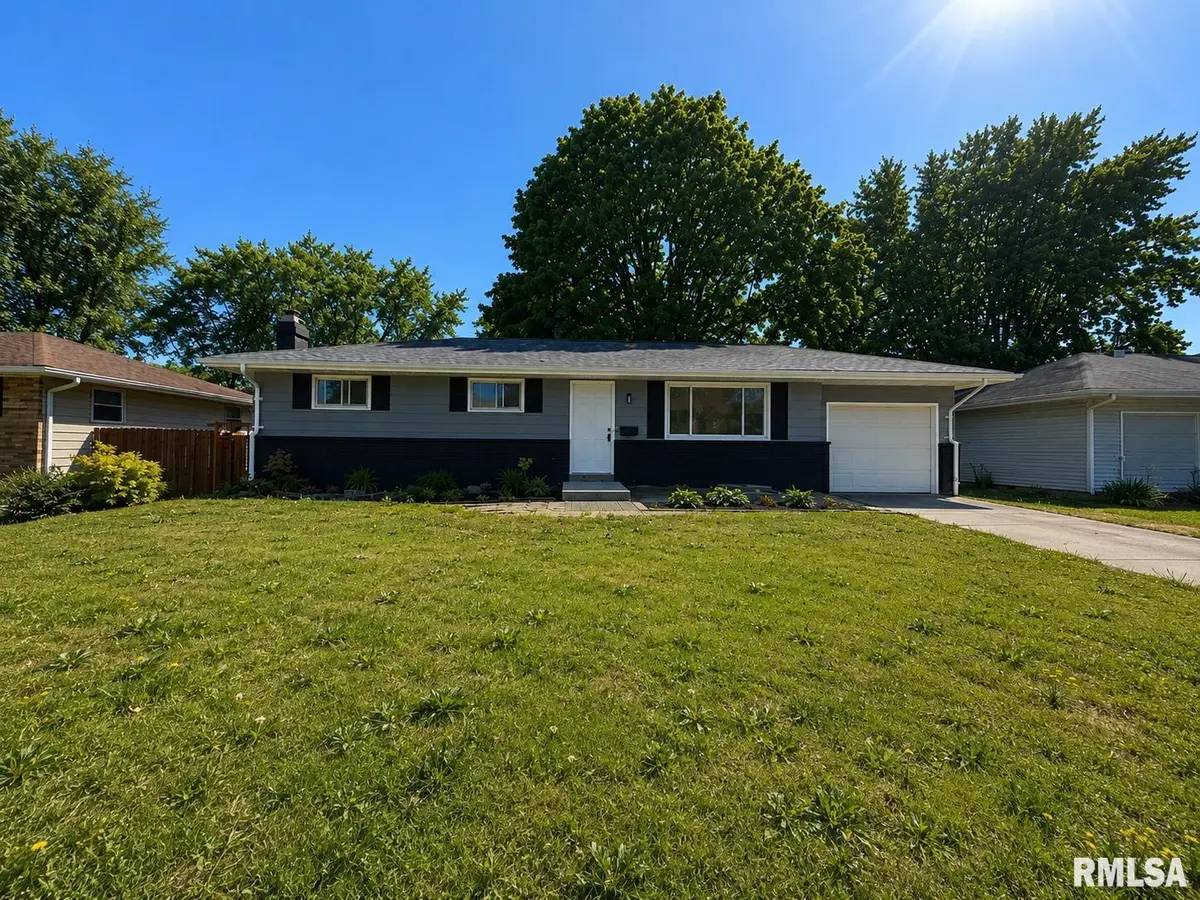 3202 W BIRKSHIRE DR, Peoria, IL 61614