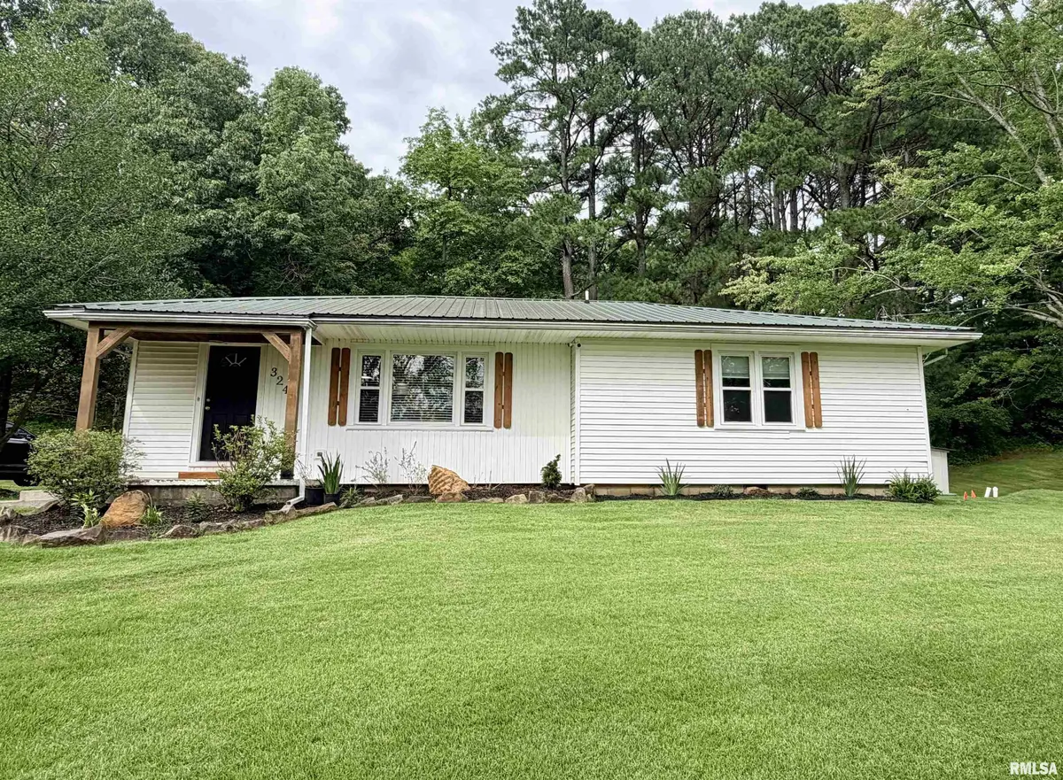 324 E ASH ST, Cobden, IL 62920