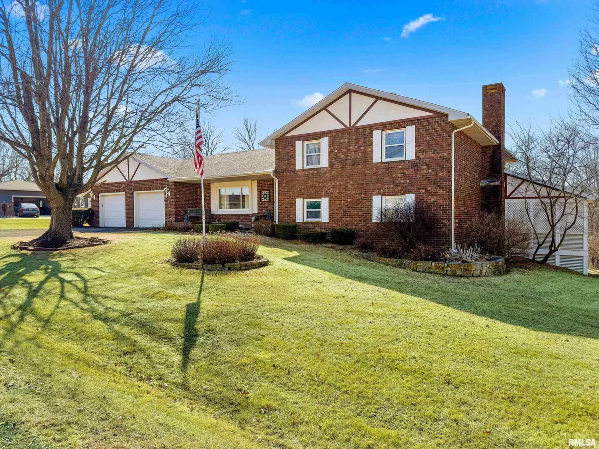 7 MARLEE DR, Canton, IL 61520-0000