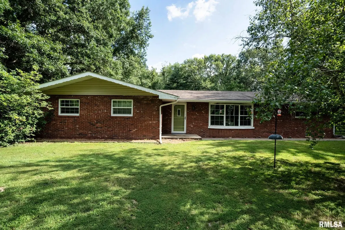 5592 CHURCH ST, Sesser, IL 62884