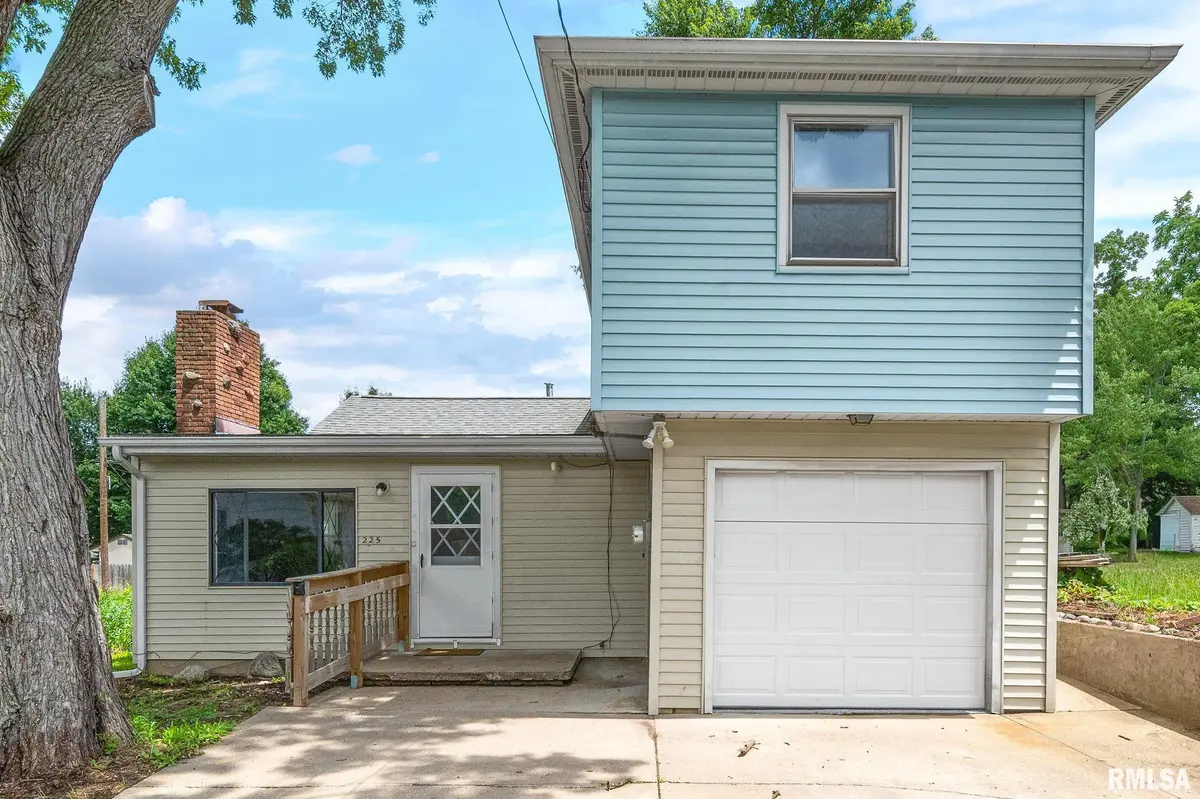 225 GRANDVIEW AVE, East Peoria, IL 61611