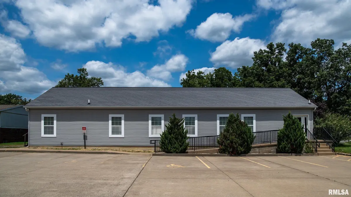 807 S DIVISION ST, Carterville, IL 62918