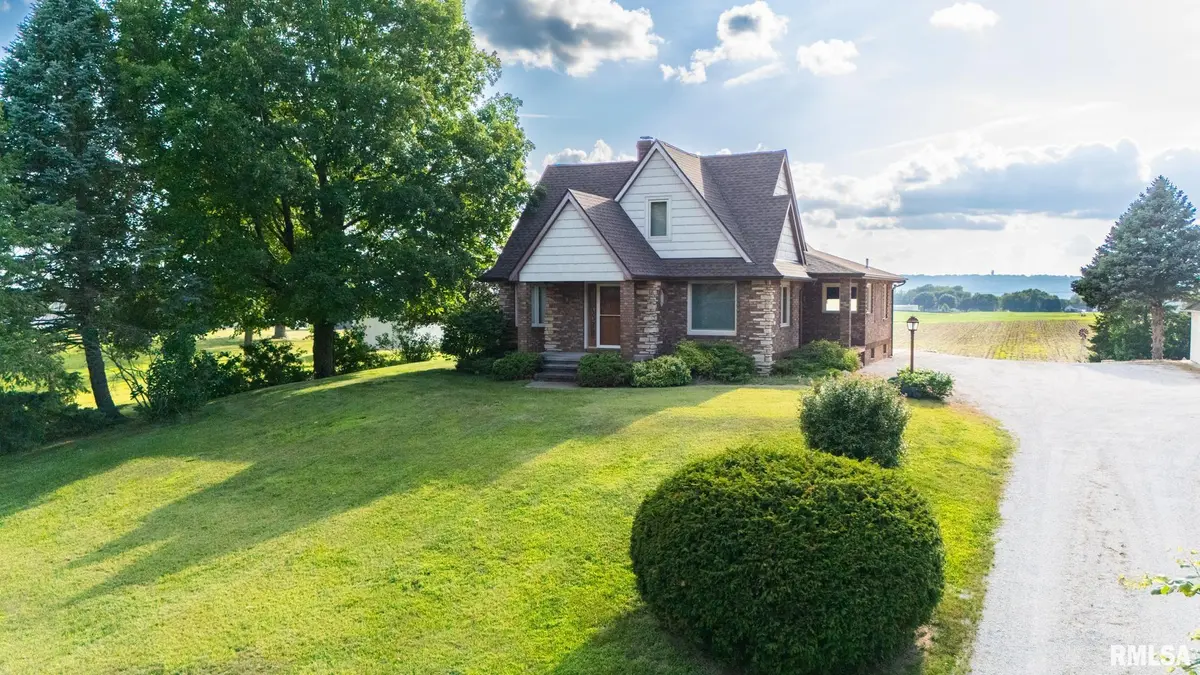 1105 UPPER SPRING BAY RD, East Peoria, IL 61611