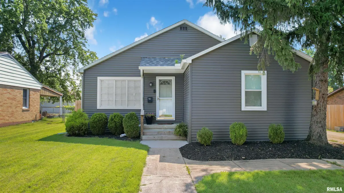 913 S VIRGINIA AVE, Marion, IL 62959-3255