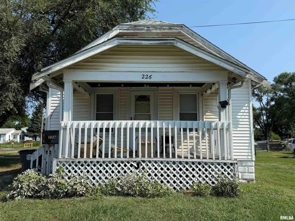 226 CHICAGO ST, East Peoria, IL 61611
