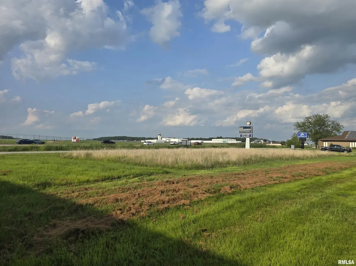 000 Airway DR, Marion, IL 62959