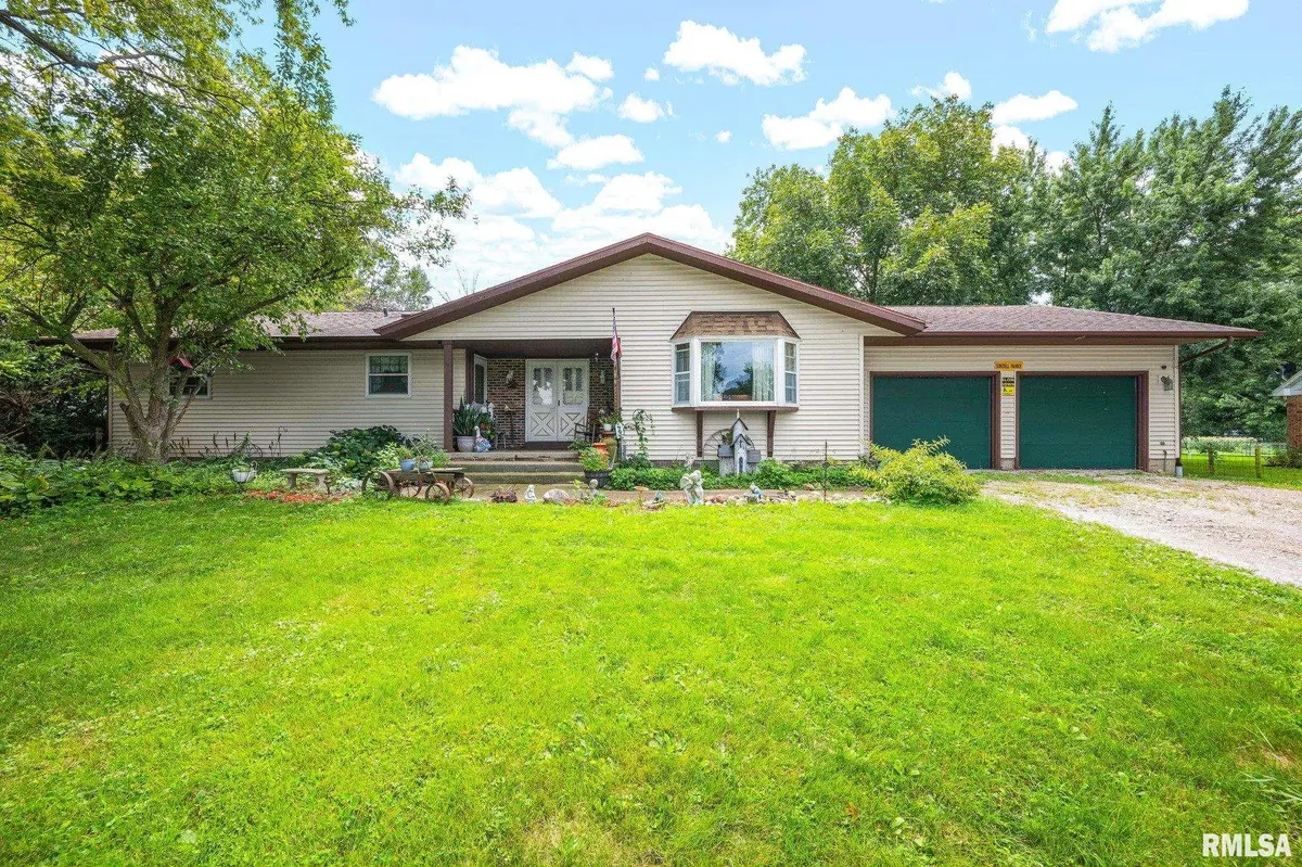 800 E 8TH ST, Delavan, IL 61734