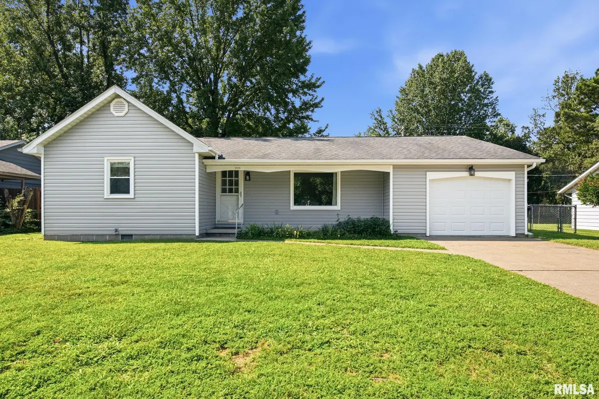 1803 W WALNUT ST, Carbondale, IL 62901