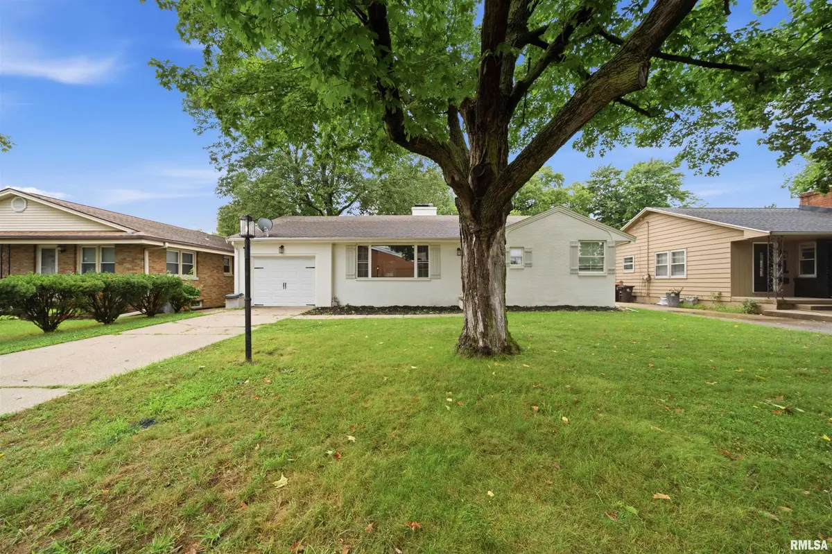 3219 N TWELVE OAKS DR, Peoria, IL 61604