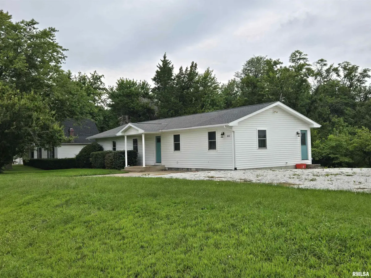 802 W MAIN ST, La Harpe, IL 61450