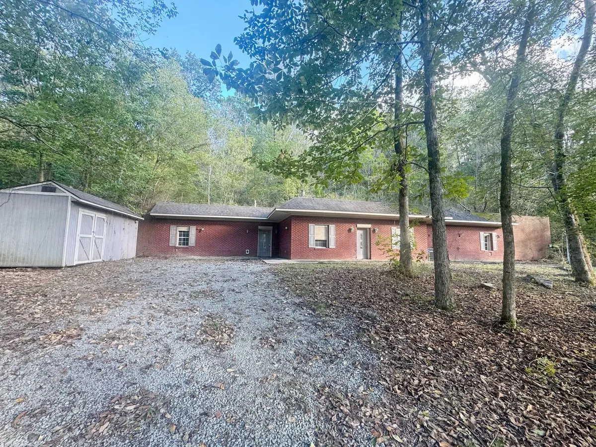 28 Alease Dr, Fayetteville, TN 37334
