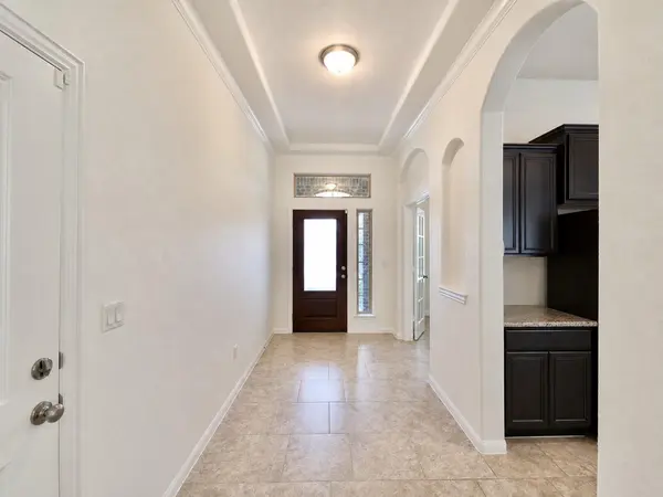615 Linares LN, Austin, TX 78748
