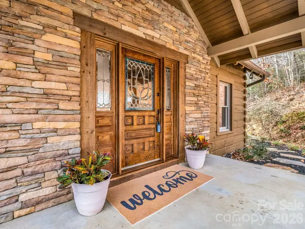 110 Chetan WAY, Lake Lure, NC 28746