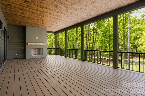 99 Little Cherokee RDG, Hendersonville, NC 28739