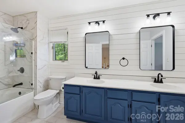 202 Riva Ridge DR, Fairview, NC 28730