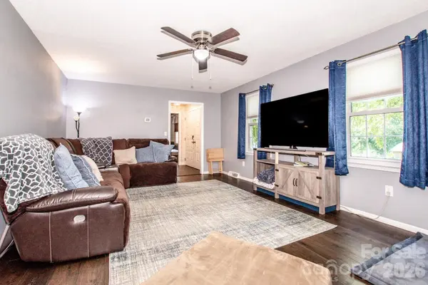 734 Willow LN, Harrisburg, NC 28075