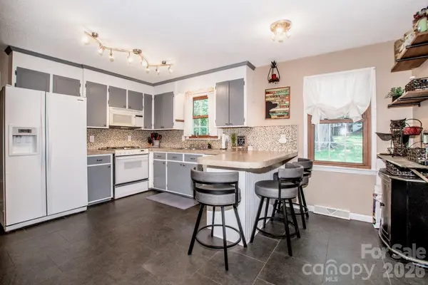 734 Willow LN, Harrisburg, NC 28075