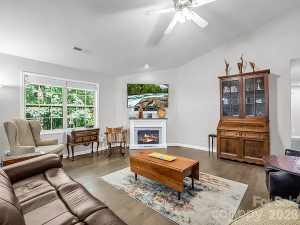 141 Dalton CT, Lake Lure, NC 28746