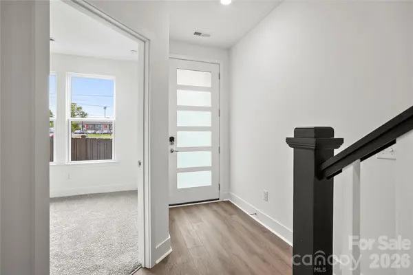 1009 Revival ROW, Charlotte, NC 28208
