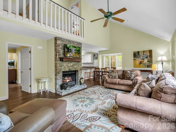 209 Dogwood DR, Lake Lure, NC 28746