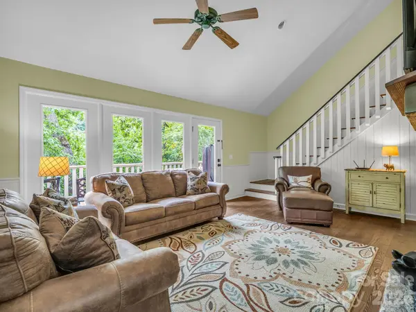 209 Dogwood DR, Lake Lure, NC 28746