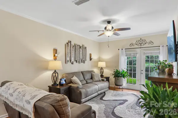 100 Vista Lake DR #2, Candler, NC 28715