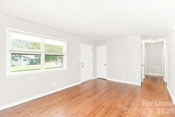 9307 Feldbank DR, Charlotte, NC 28216