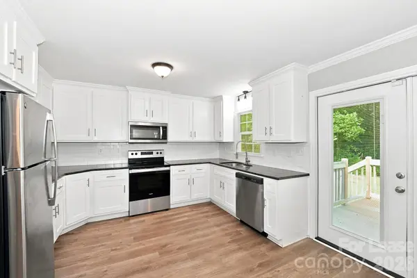 209 Pilots Ridge DR, Bessemer City, NC 28016