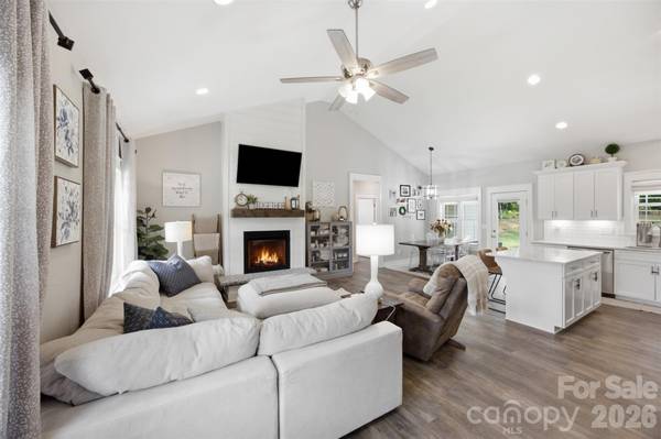 301 Pinehurst DR, Kings Mountain, NC 28086