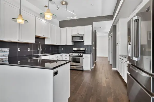 1605 Summit ST, Kansas City, MO 64108