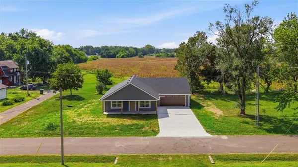301 N Pennsylvania ST, East Lynne, MO 64743