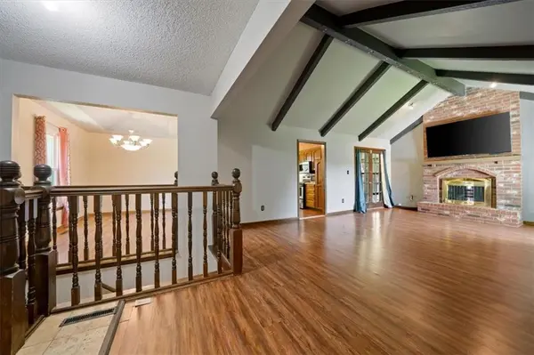 2924 SW Walnut ST, Blue Springs, MO 64015