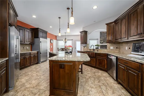 17935 185th ST, Tonganoxie, KS 66086