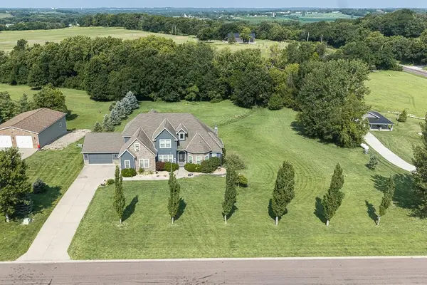 17935 185th ST, Tonganoxie, KS 66086