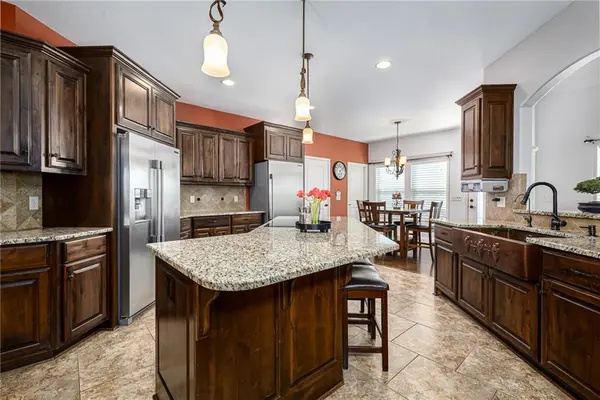 17935 185th ST, Tonganoxie, KS 66086