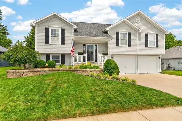 618 SW Gateway DR, Grain Valley, MO 64029