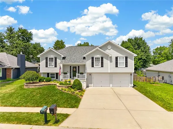 618 SW Gateway DR, Grain Valley, MO 64029