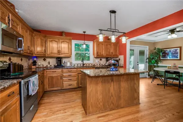 722 Bittersweet RD, Lansing, KS 66043