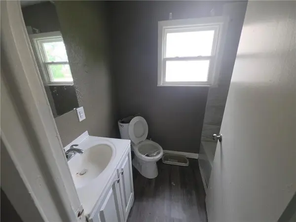 120 E 6th ST, Tonganoxie, KS 66086