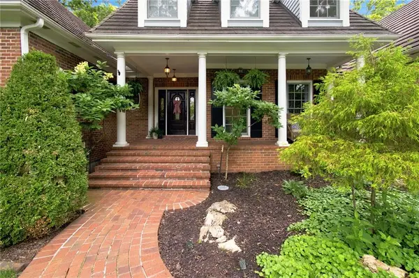 20 E Loch Lloyd Pkwy, Loch Lloyd, MO 64012