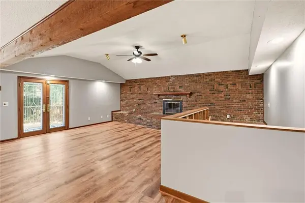 610 W 86th TER, Kansas City, MO 64114